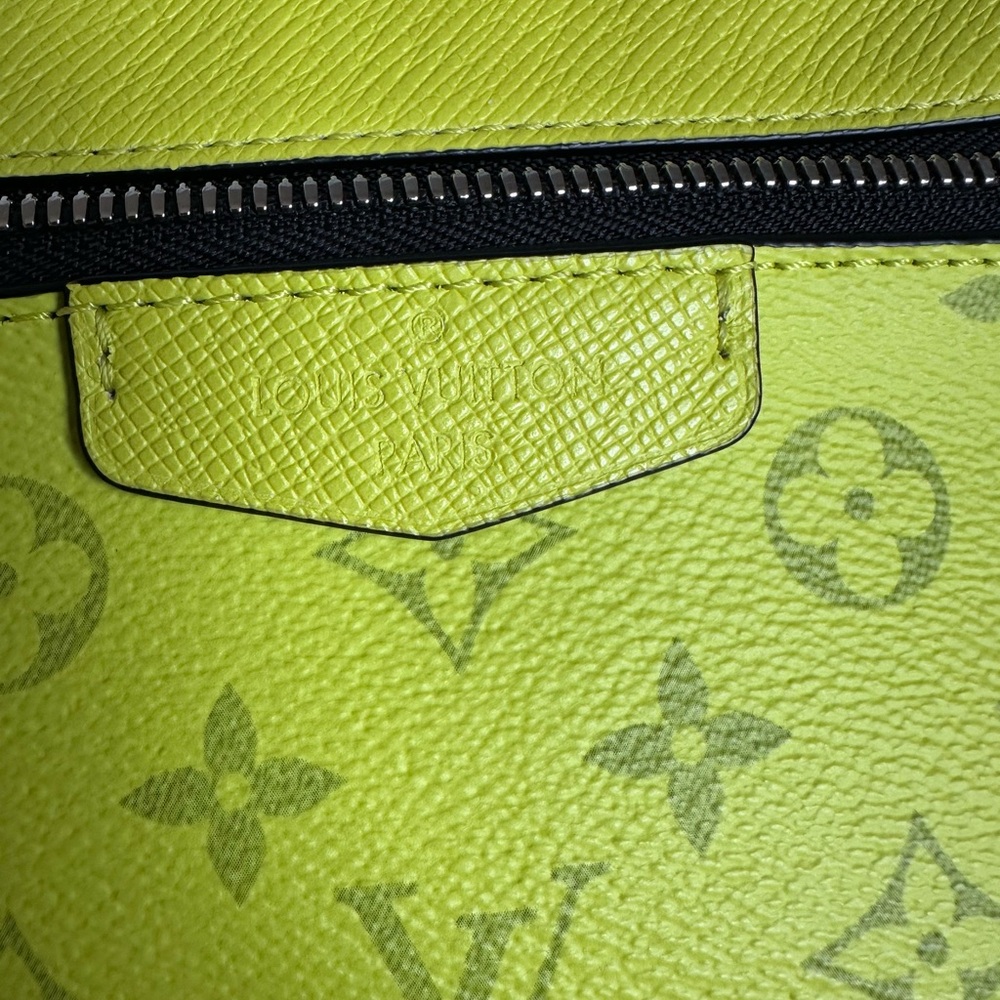 Louis Vuitton Vibrant Yellow Messenger Bag - Picture 5 of 11